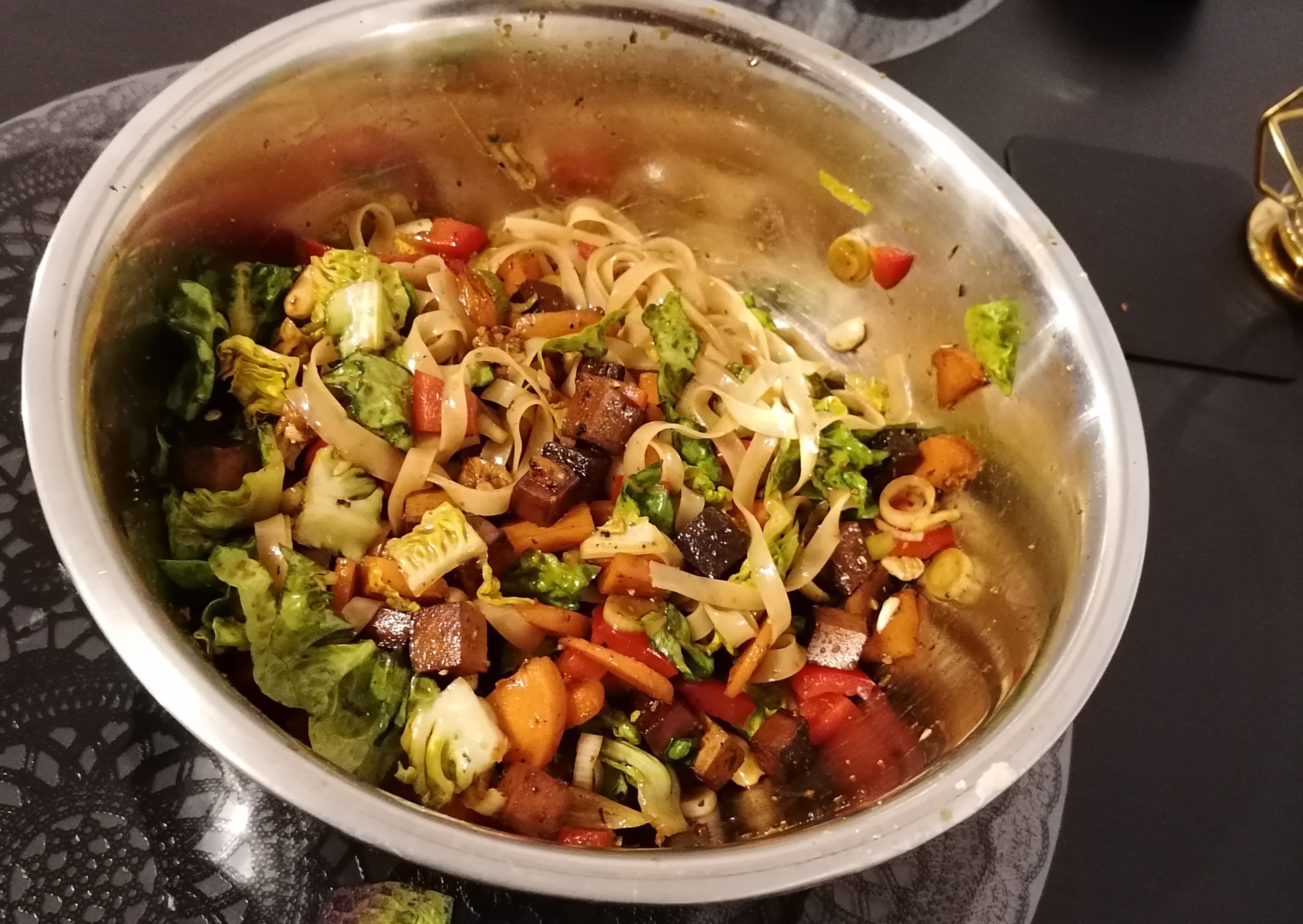 Vietnamesischer Nudelsalat mit Tofu – me&amp;myfood